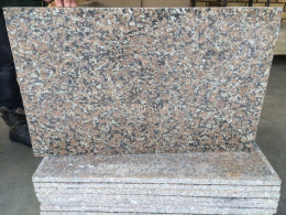 Плитка 600x300 из Западно-Султаевского гранита , фото Купить Плитка 600x300 из Западно-Султаевского гранита в Пятигорске